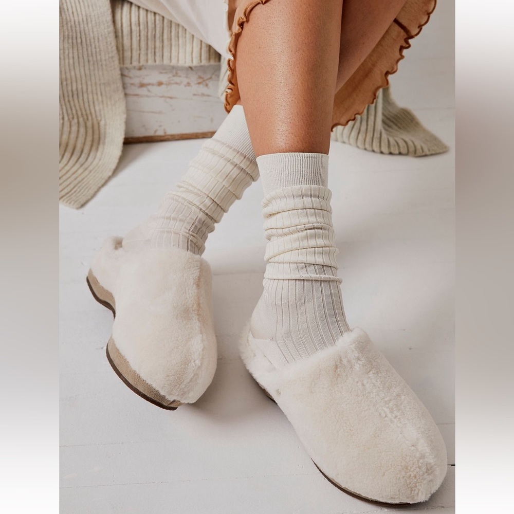 Fuzzy clogs